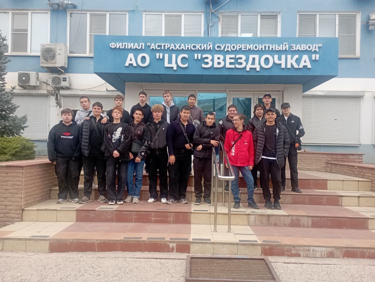 Cтуденты АГПК посетили филиал судоремонтного завода «Звёздочка»