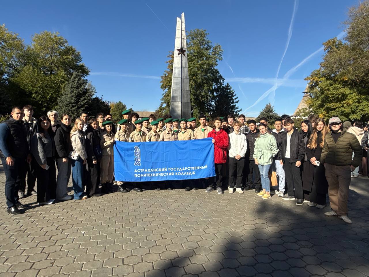 Студенты АГПК приняли участие в митинге в честь годовщины третьего формирования 28-й Краснознамённой армии
