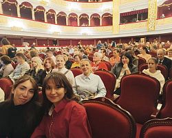 Волонтеры культуры АГПК оказали помощь на "Астраханской палитре"