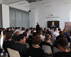 Профилактика зависимостей и правонарушений со студентами 